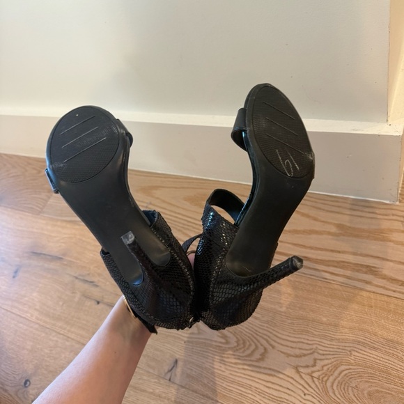 Impo Black Python Snake Print Zip Back Strappy Heels Sz 8 Classic Punk Goth - Picture 6 of 7